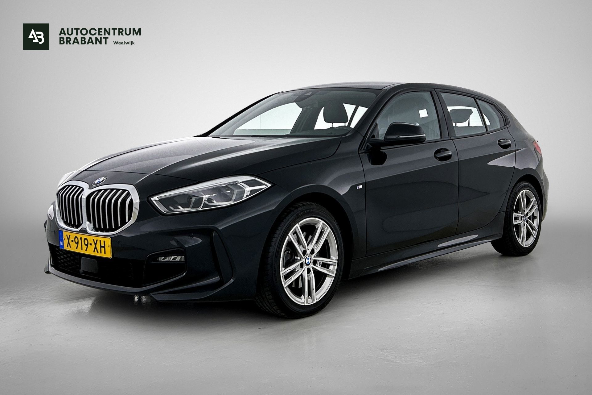 BMW 118i 118i High Executive M-Sport (Dealer onderhoud, Navi Pro, PDC V+A, StoelV, Digitale dash, Etc) 2021 - voorkant