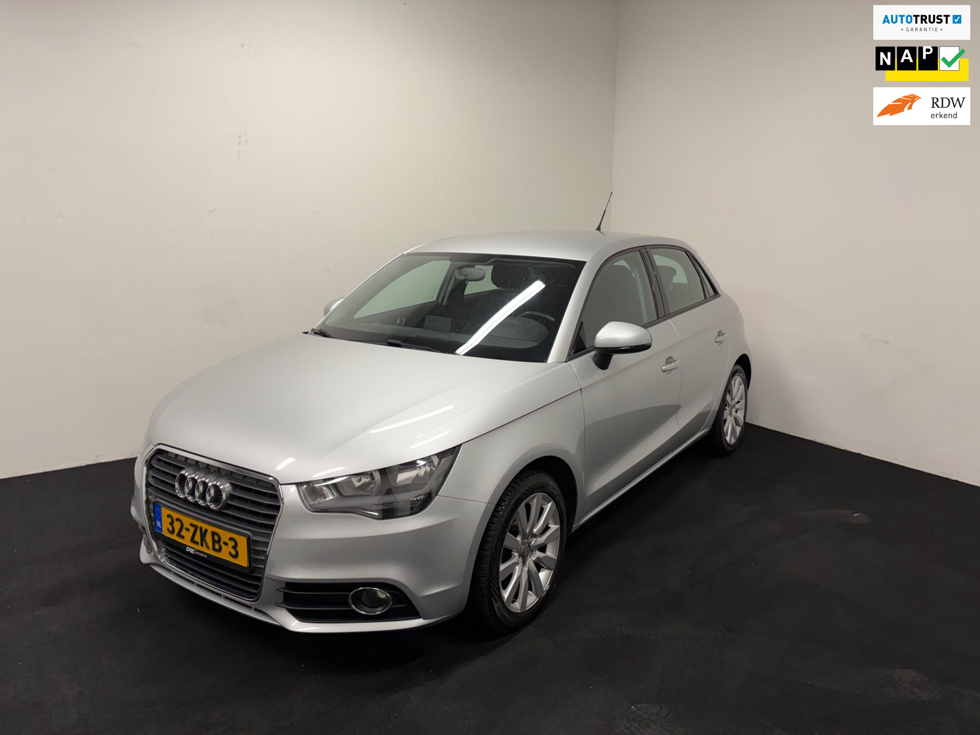 Audi A1 Sportback 1.2 TFSI | NAP Airco Cruise BT LM Velgen 2013 - voorkant