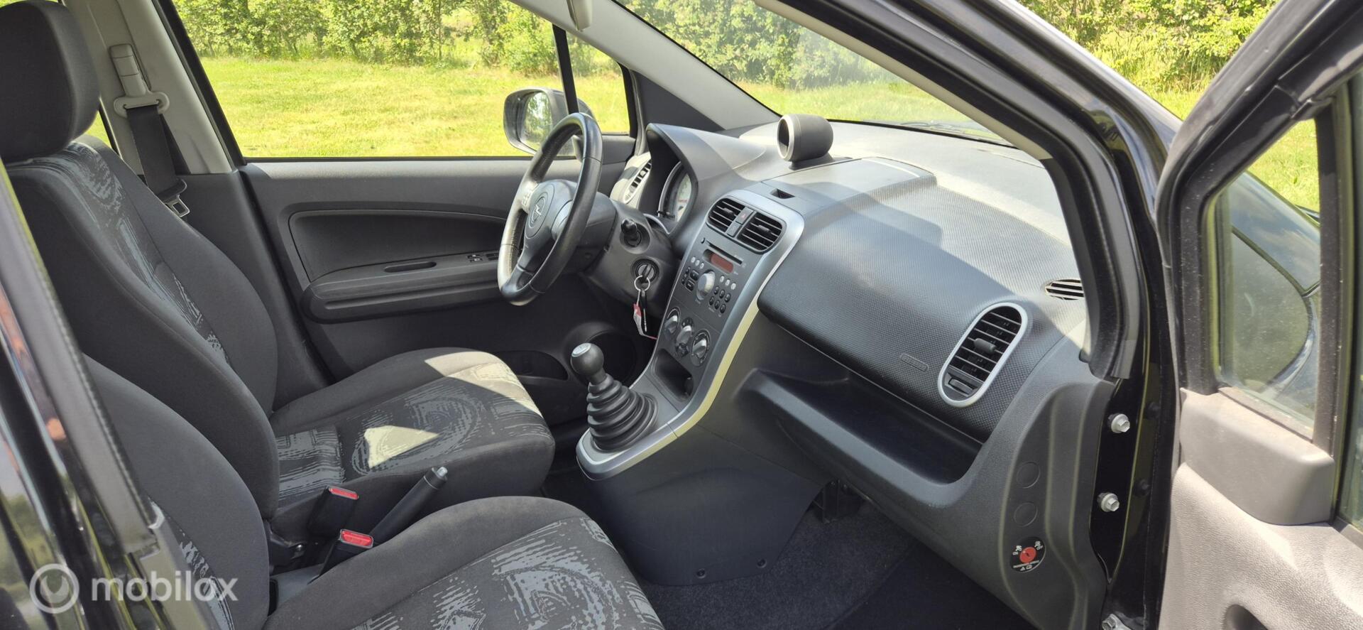 Foto van Opel Agila