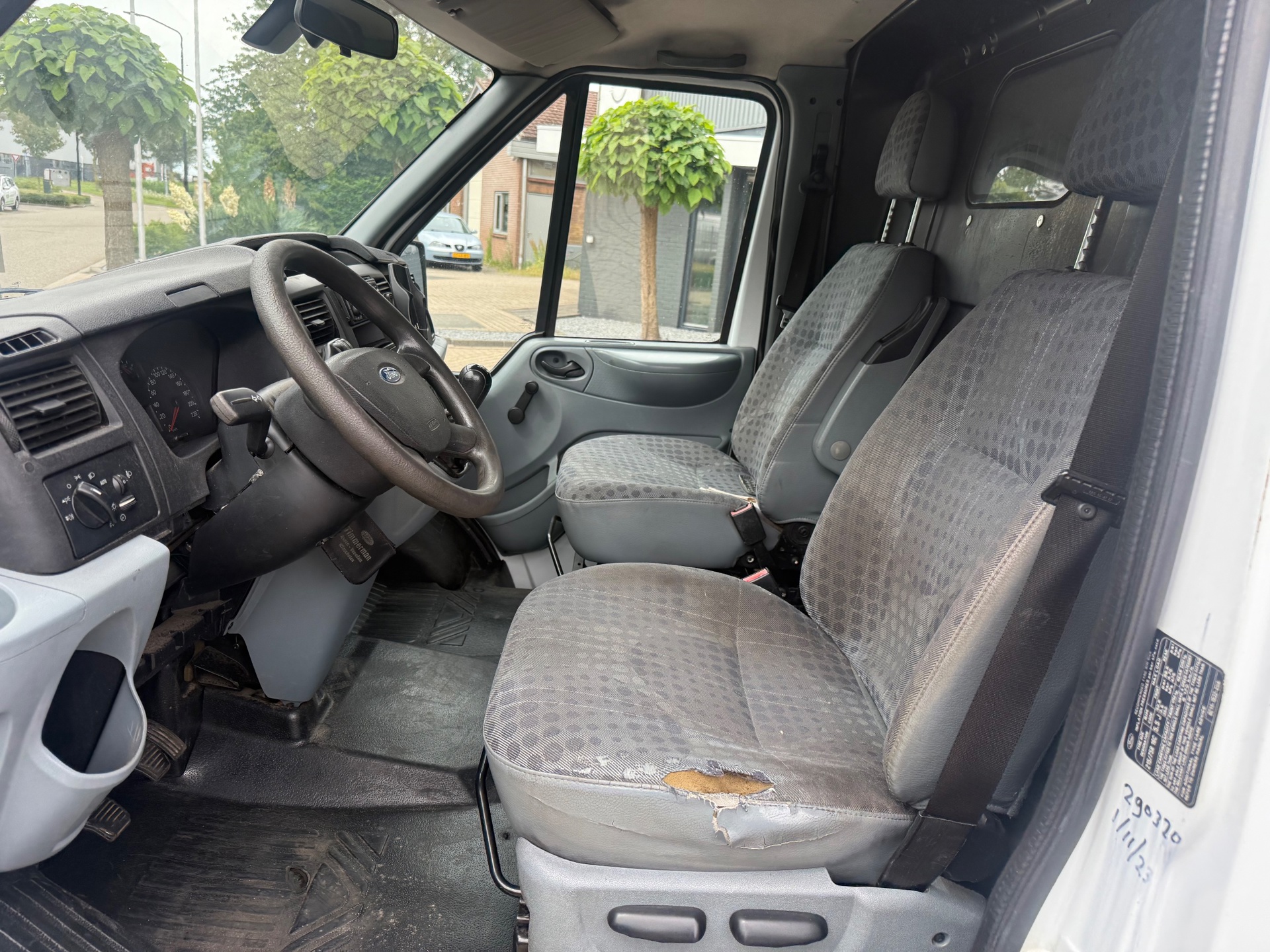 Foto van Ford Transit 350l FD Van 110 MR 4.54