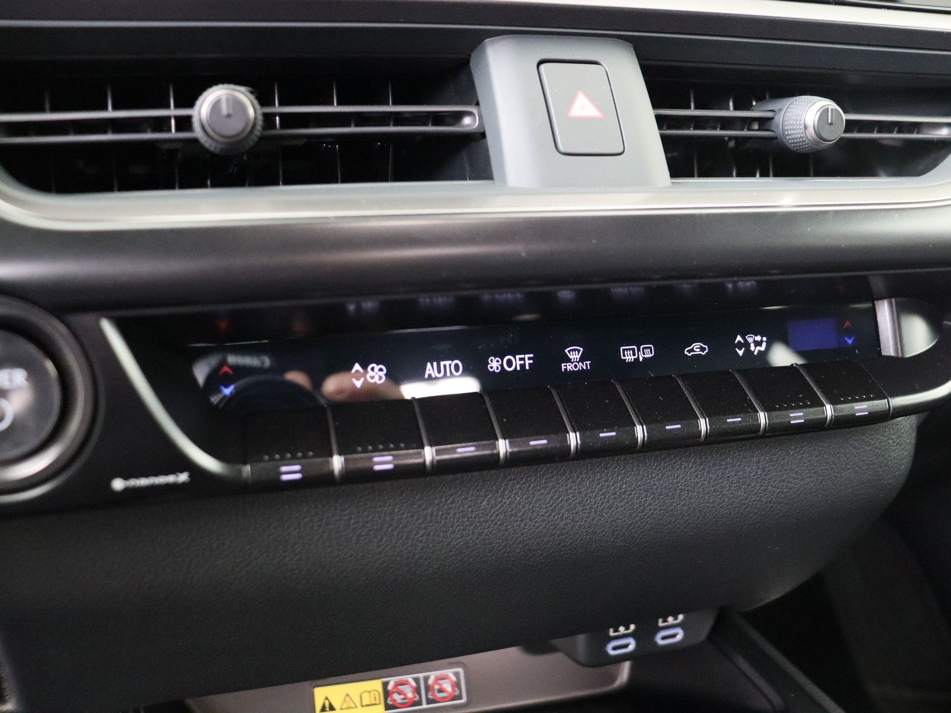 Foto van Lexus Lexus Ux300h