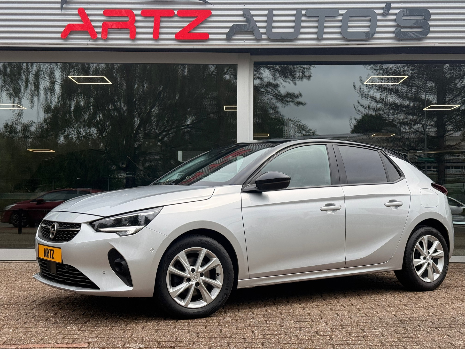 Opel Corsa 1.2 Elegance 2022 - voorkant