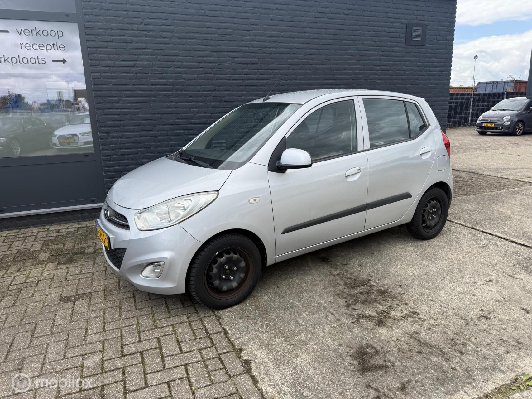 Hyundai I 10 1.2 Plus 2012 - voorkant