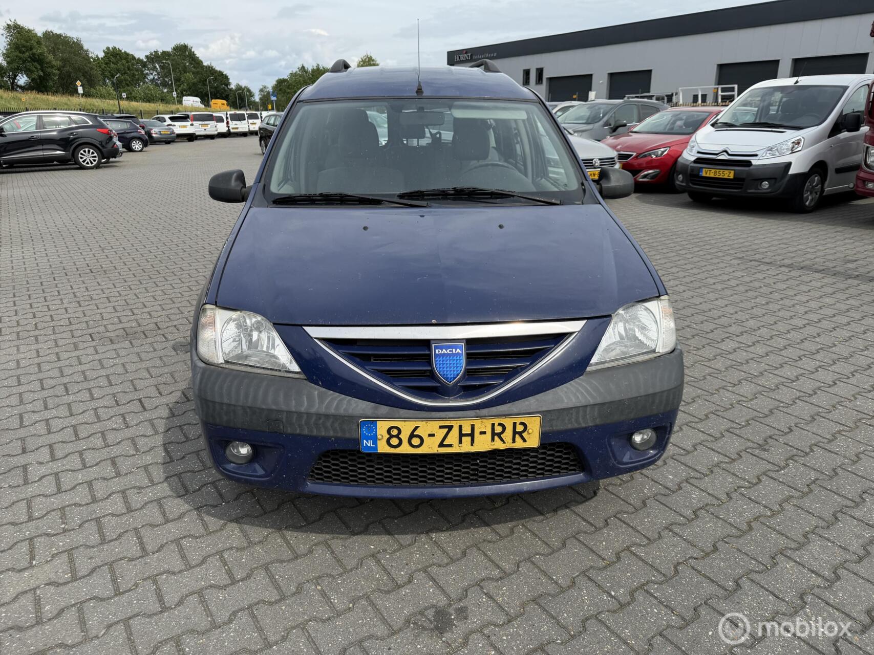 Dacia Logan 1.6 Ambiance 7persoons 2008 - voorkant