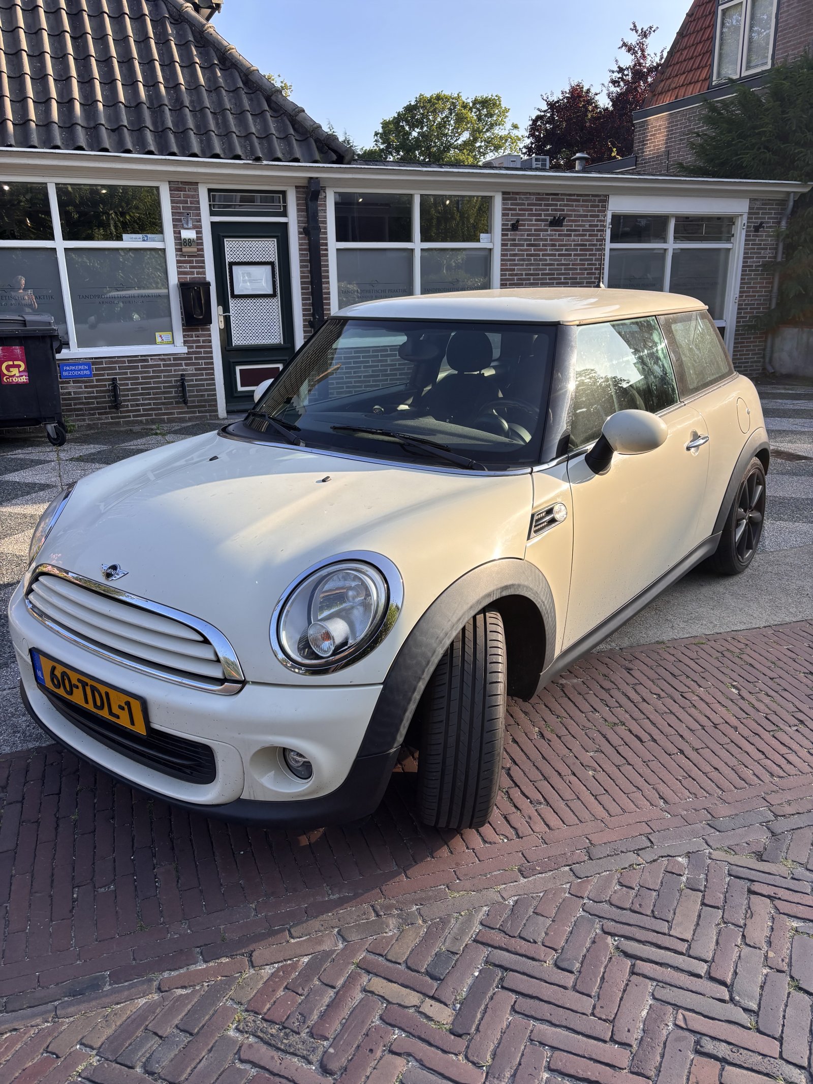 Mini 3-deurs 1.6 One MINIMAL. Bns 2012 - voorkant