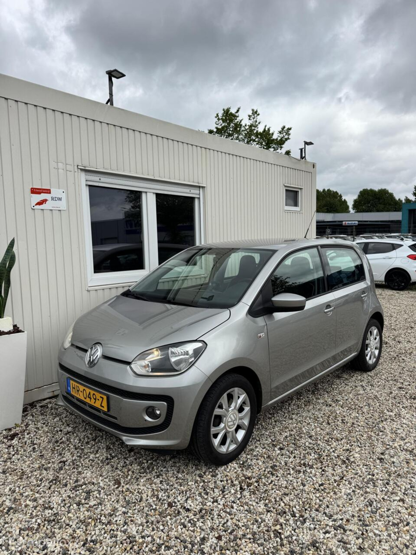 Volkswagen Up 1.0 high up! BlueMotion ZEER LAGE KM-STAND ! 2013 - voorkant