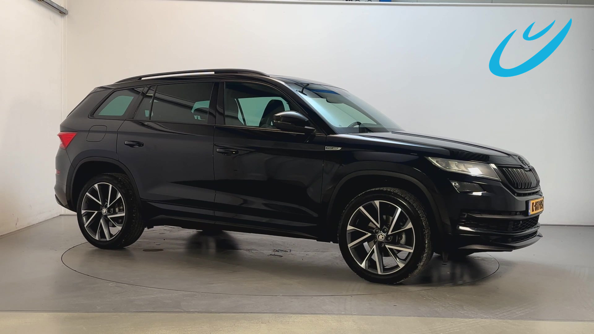 Skoda Kodiaq 1.5 TSI 150pk DSG Sportline Business Panoramadak Adaptive Cruise Trekhaak Stoelverwarming 2021 - voorkant