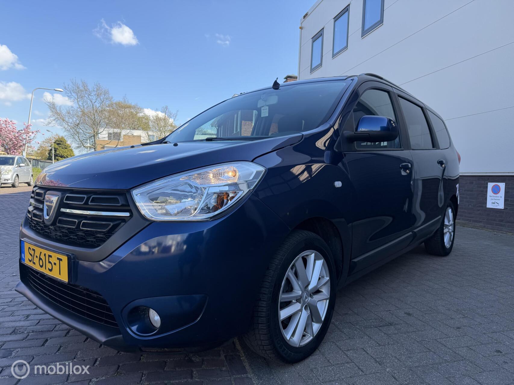 Dacia Lodgy 1.2 TCe Lauréate 5p. 2018 - voorkant