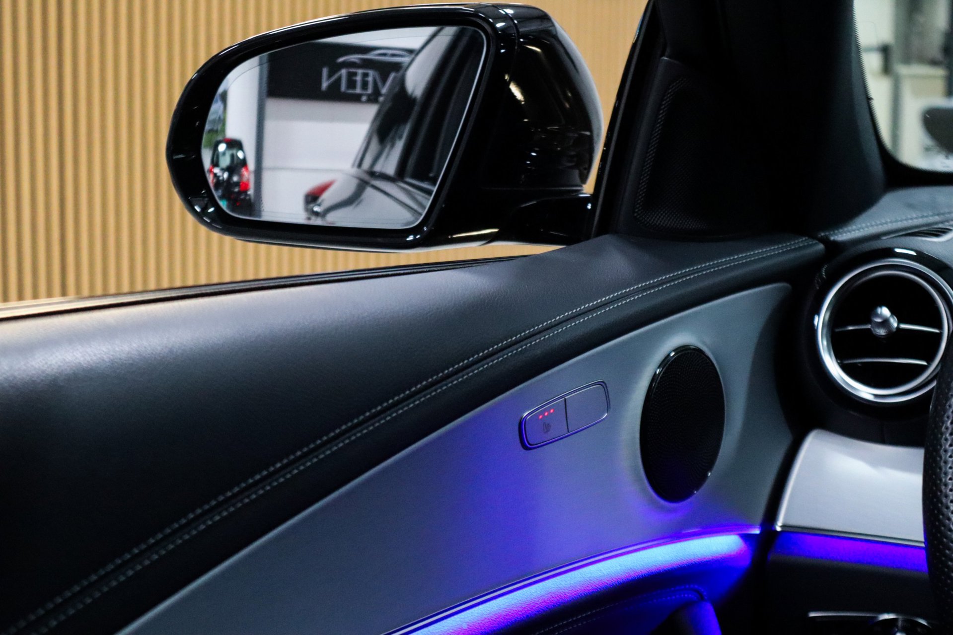 Foto van Mercedes-Benz E 300 E