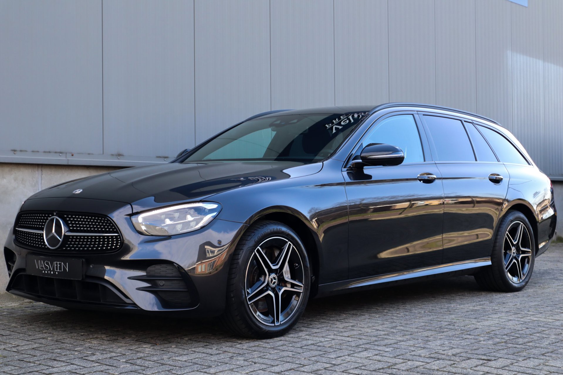 Foto van Mercedes-Benz E 300 E