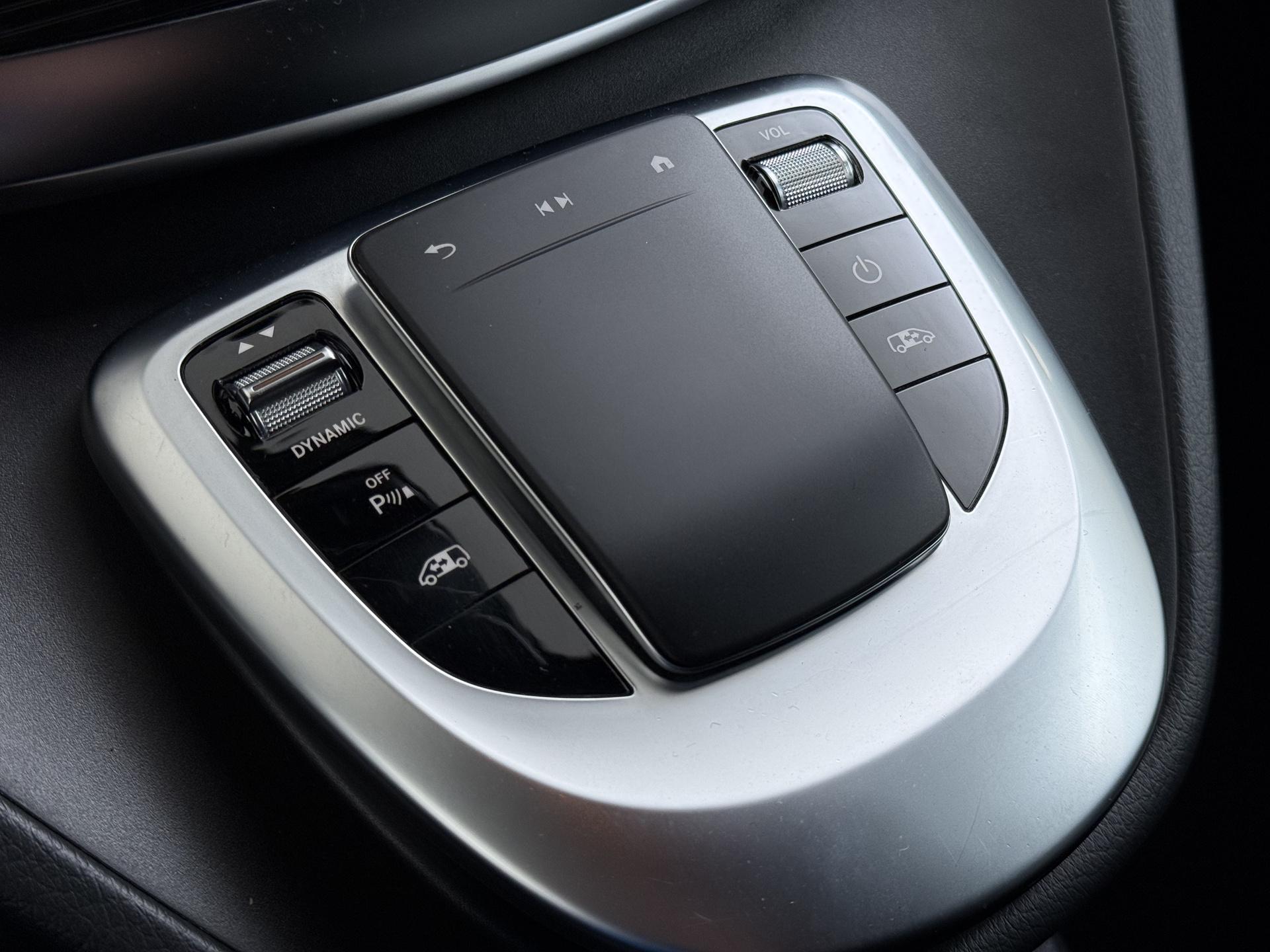 Foto van Mercedes-Benz Eqv