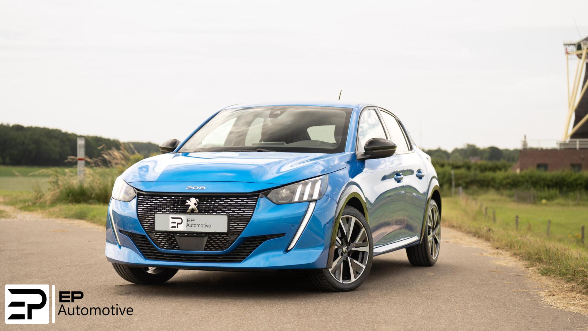 Peugeot 208 1.2 GT|Trekhaak|LED|Carplay|Camera|17"|Dodehoek| 2021 - voorkant