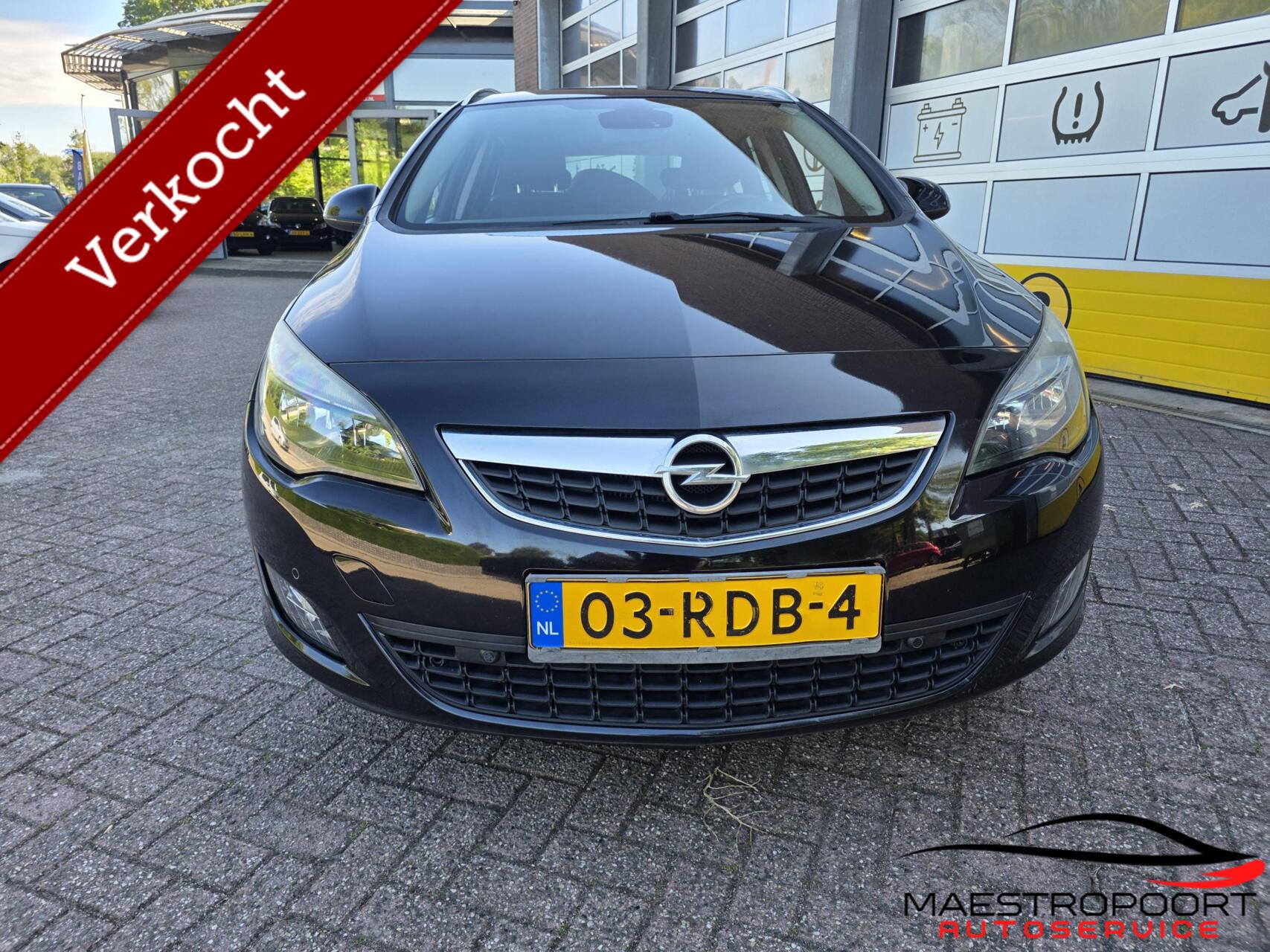 Opel Astra Sports Tourer 1.4 Turbo Sport 2011 - voorkant