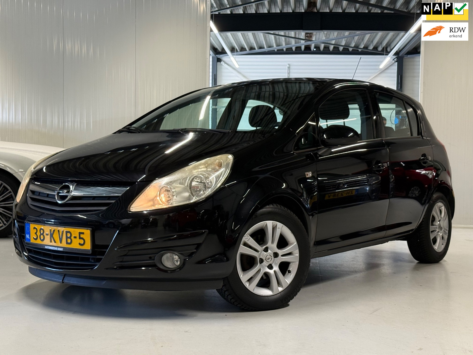 Opel Corsa 1.4-16V Enjoy Airco|Cruise|NEW APK 2010 - voorkant