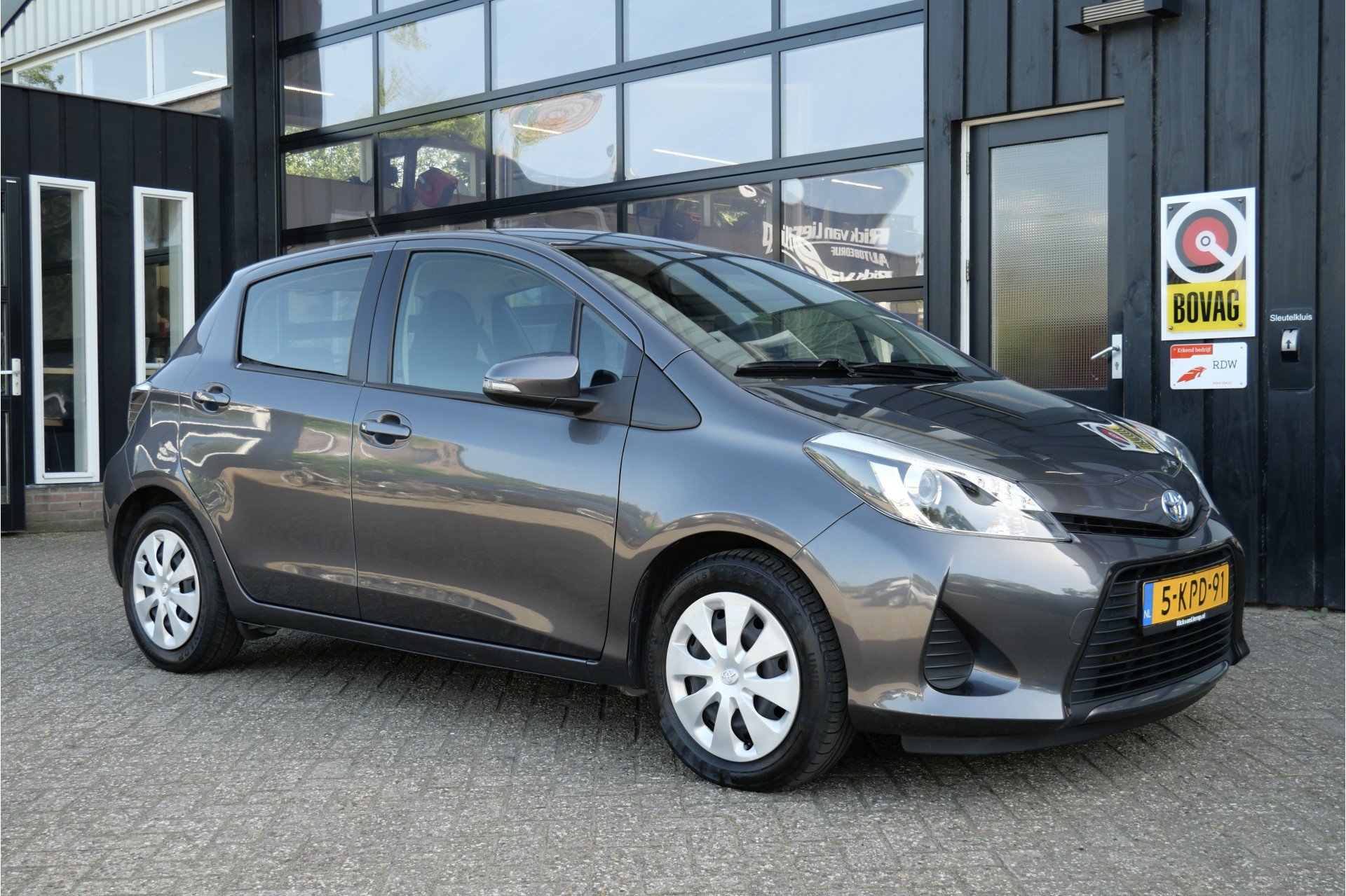 Toyota Toyota Yaris Hybrid 1.5 Full Hybrid Aspiration 2013 - voorkant