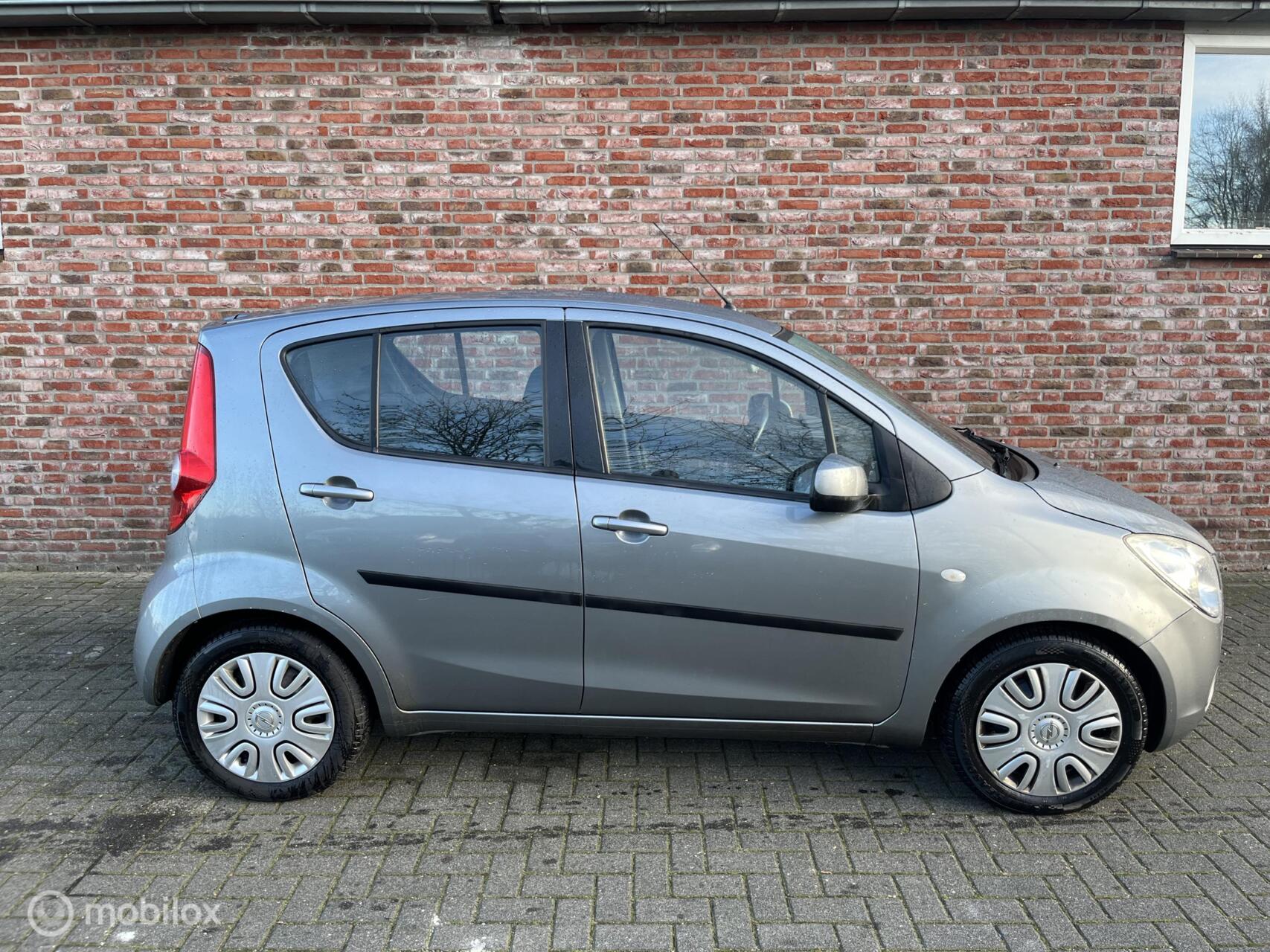 Foto van Opel Agila