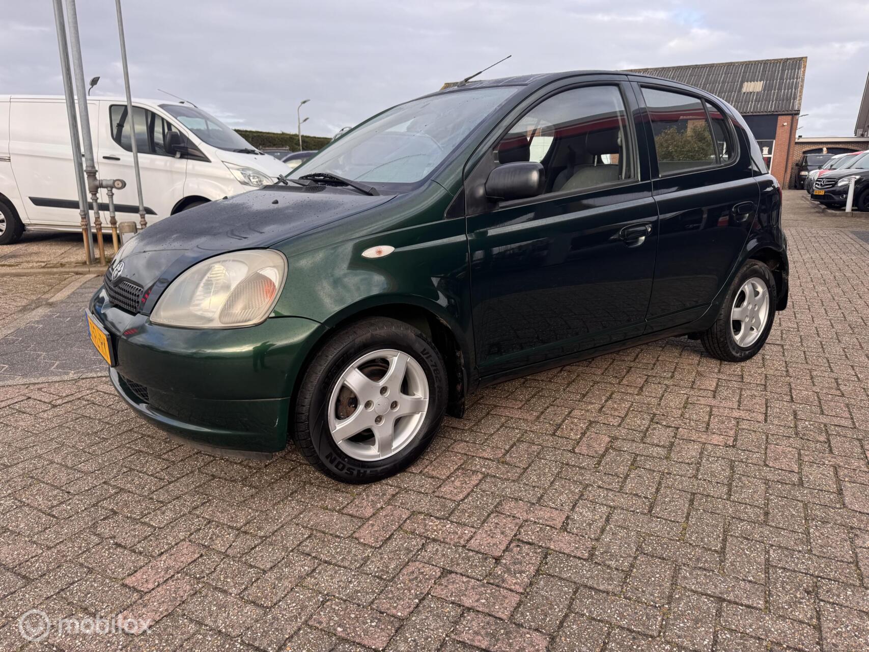 Toyota Yaris 1.0-16V VVT-i Luna 2000 - voorkant