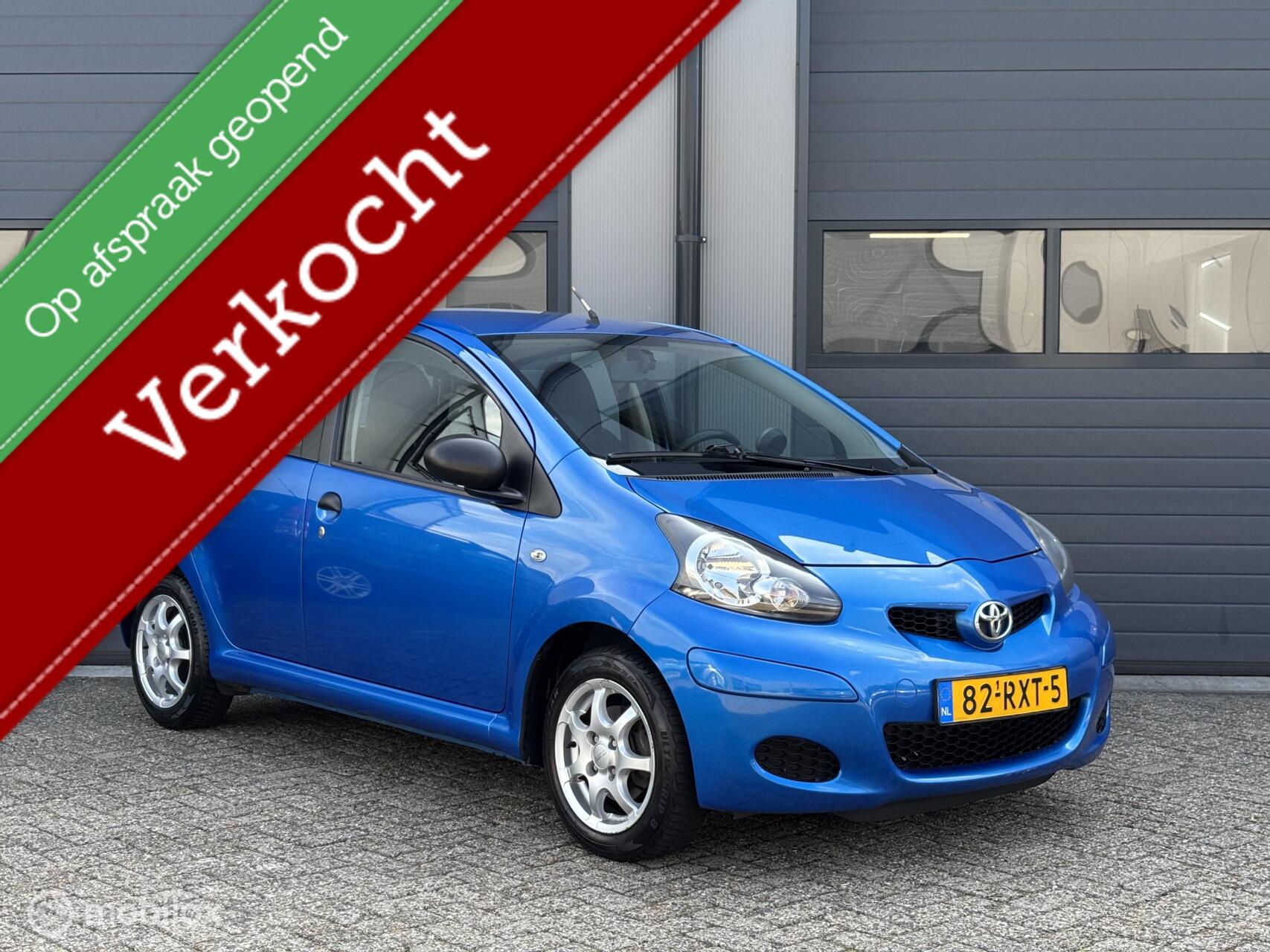 Toyota Toyota Aygo 1.0-12V Cool Uitvoering 2e Eigenaar // 5Drs 2011 - voorkant