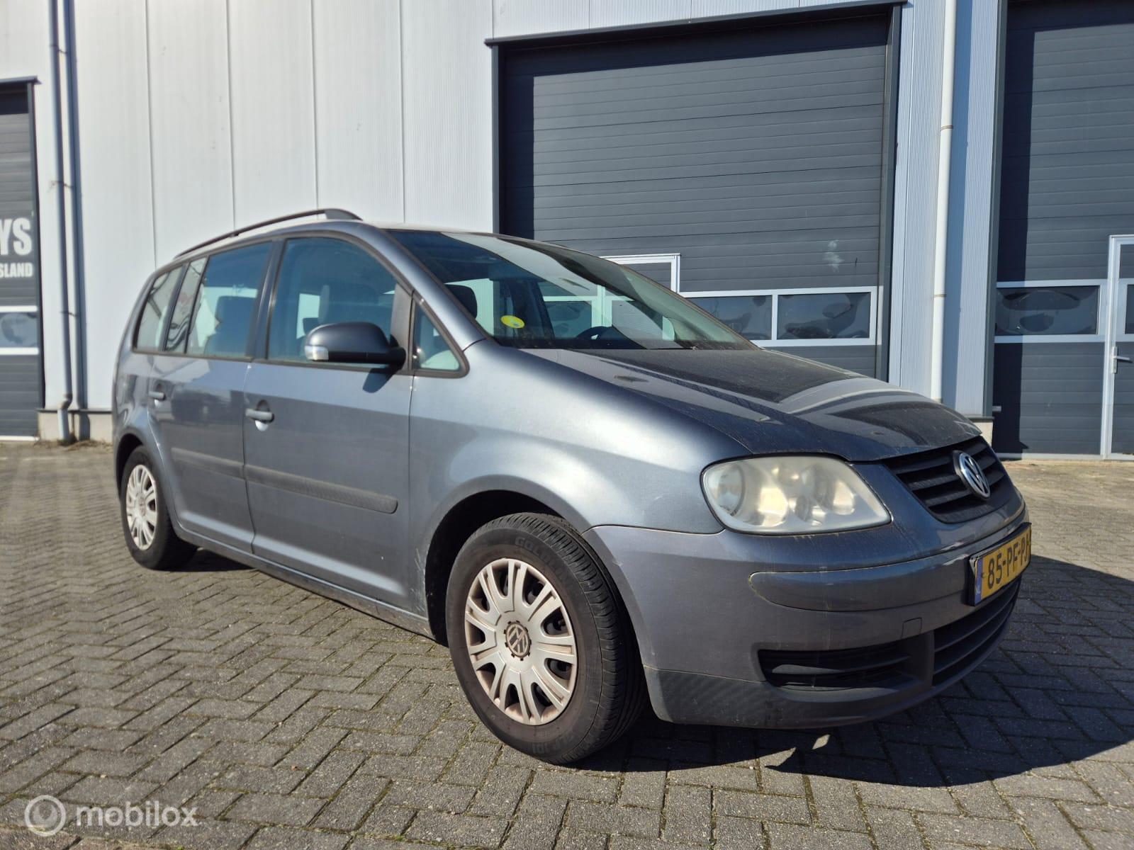 Volkswagen Touran 1.6-16V FSI | 7-persoons | Cruise | Trekh. 2004 - voorkant