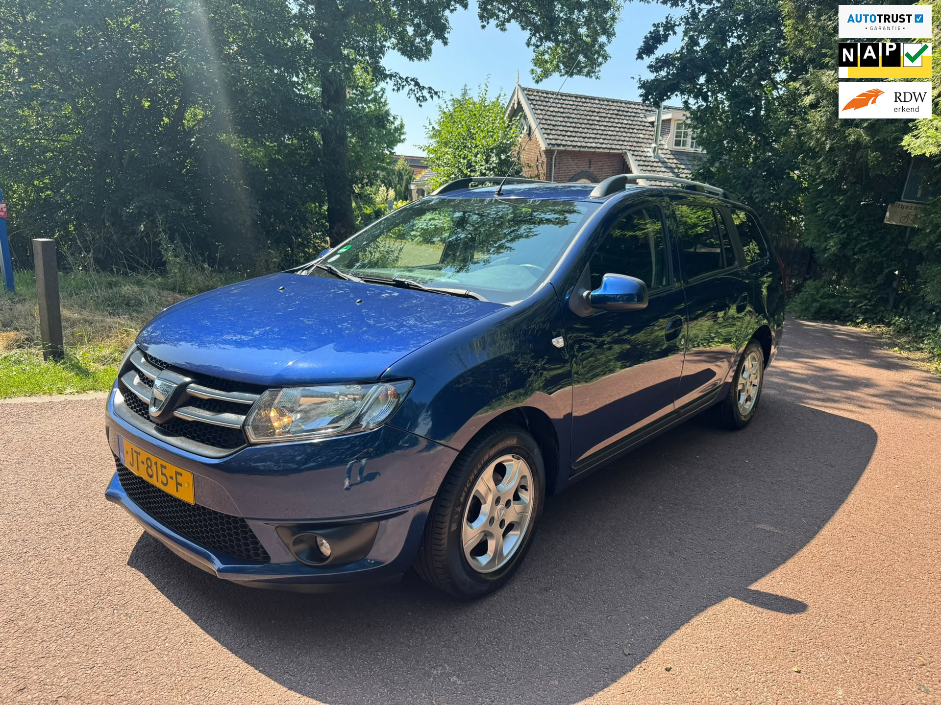 Dacia Logan 0.9 TCe Lauréate / Airco / Aux / pdc / NAP / Trekhaak 2016 - voorkant