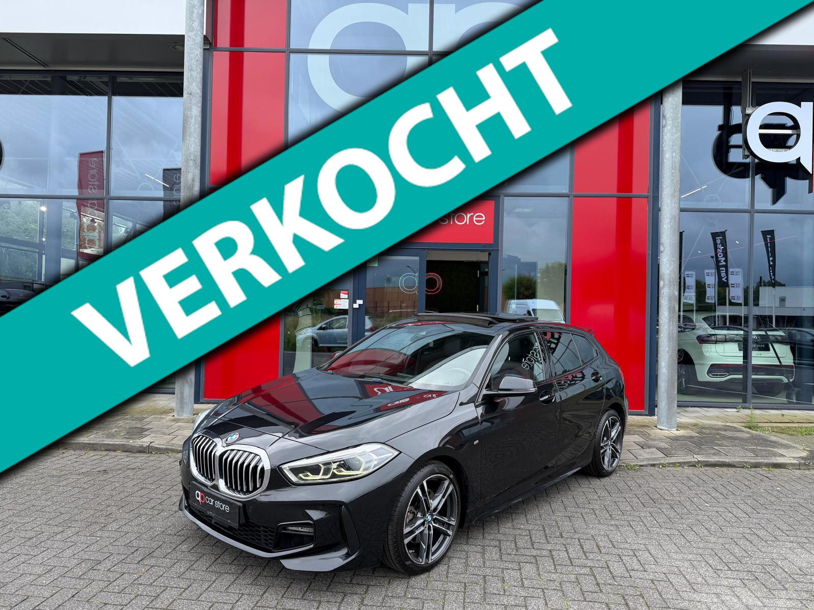 BMW 116i 116i Executive Edition M-Pakket Panorama 2021 - voorkant