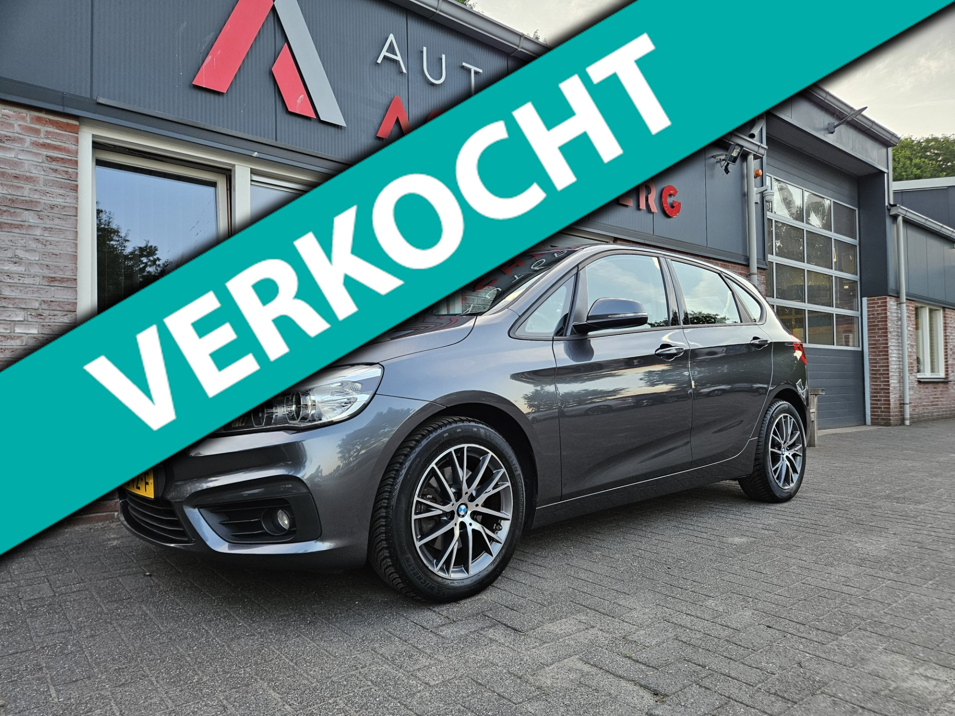 BMW 220i Active Tourer 220i High Executive Automaat! Trekhaak! Panorama/Schuifdak! Nette Auto! 2015 - voorkant