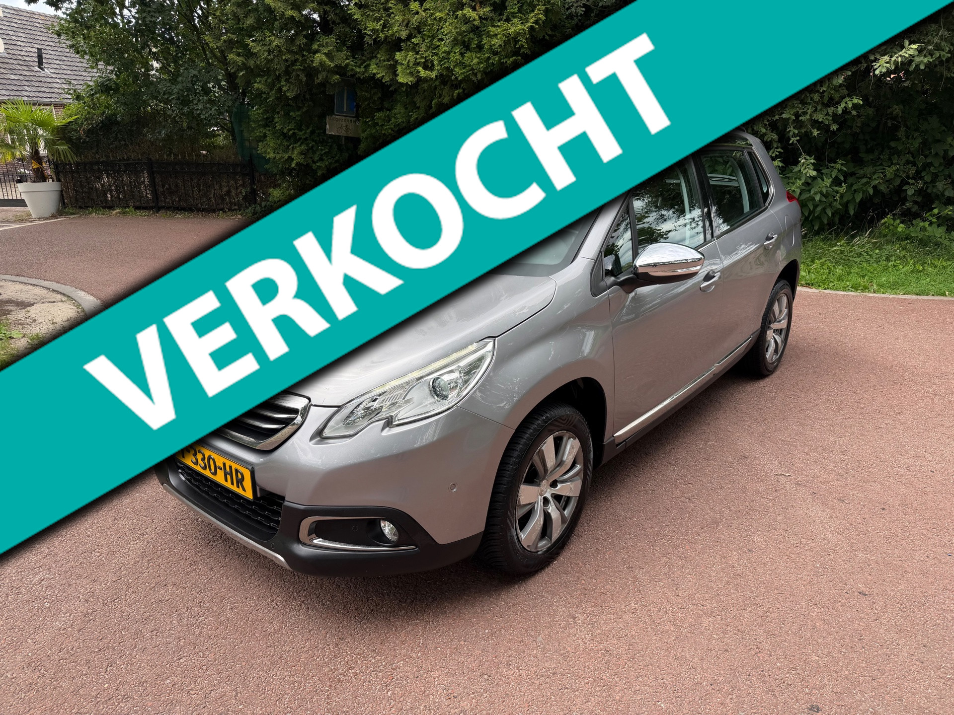 Peugeot 2008 1.2 PureTech Active / Navi / Automaat / Pano / Airco / NAP / PDC 2016 - voorkant