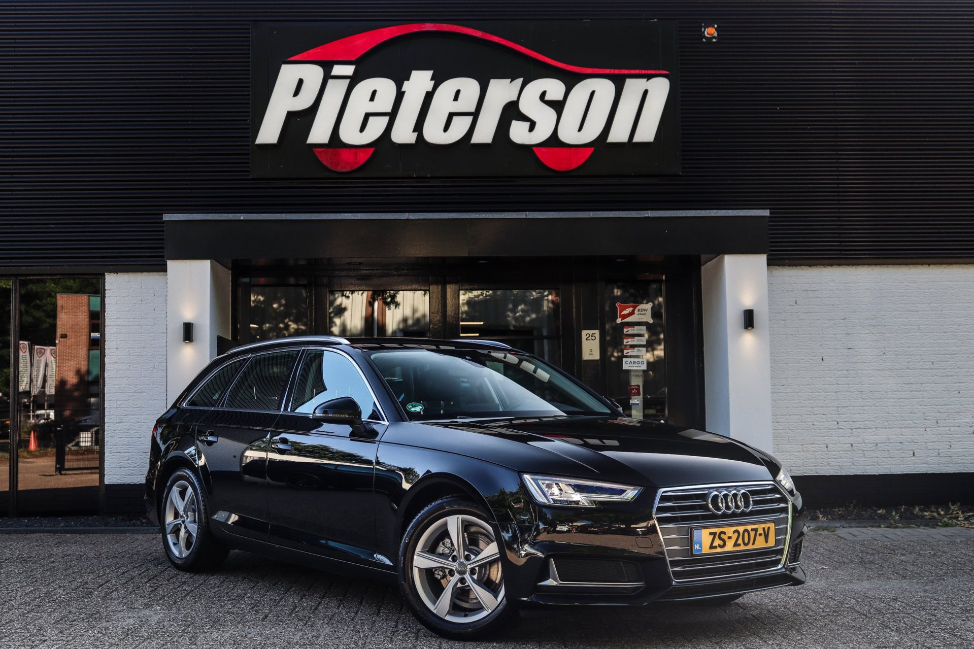 Audi A4 Avant 35 TFSI FACELIFT NAP TREKHAAK SELECT DRIVE 2019 - voorkant