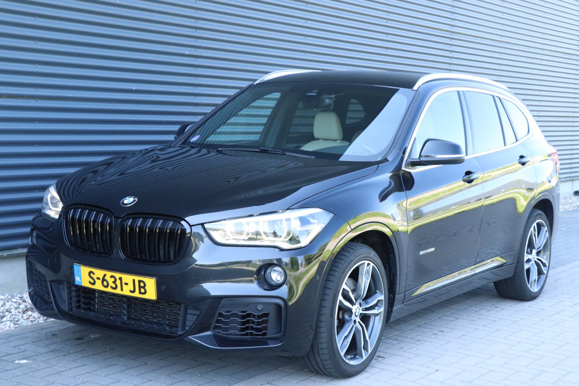 Foto van BMW X1 Sdrive20i