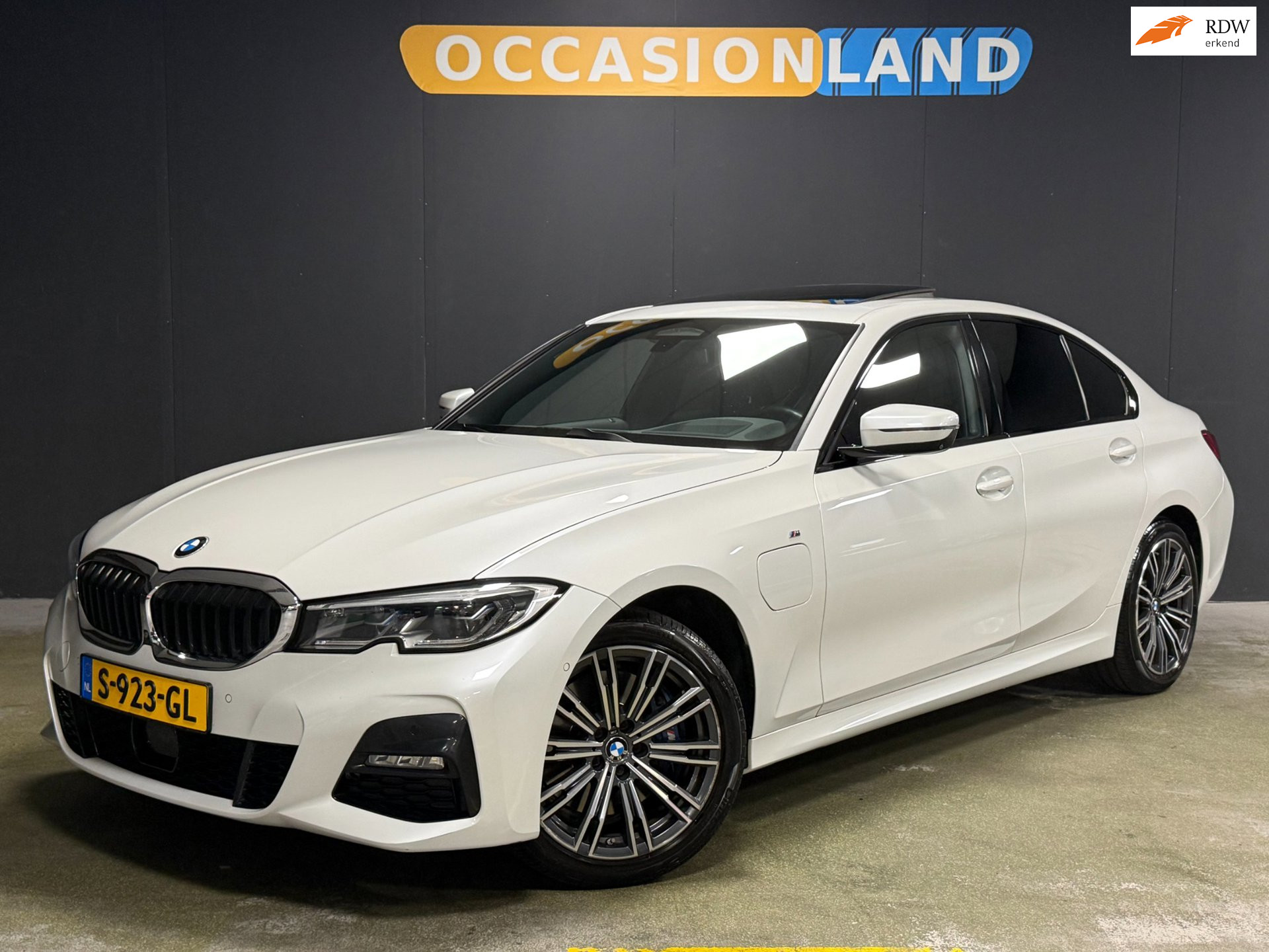 BMW 3-serie 330e 2019 - voorkant