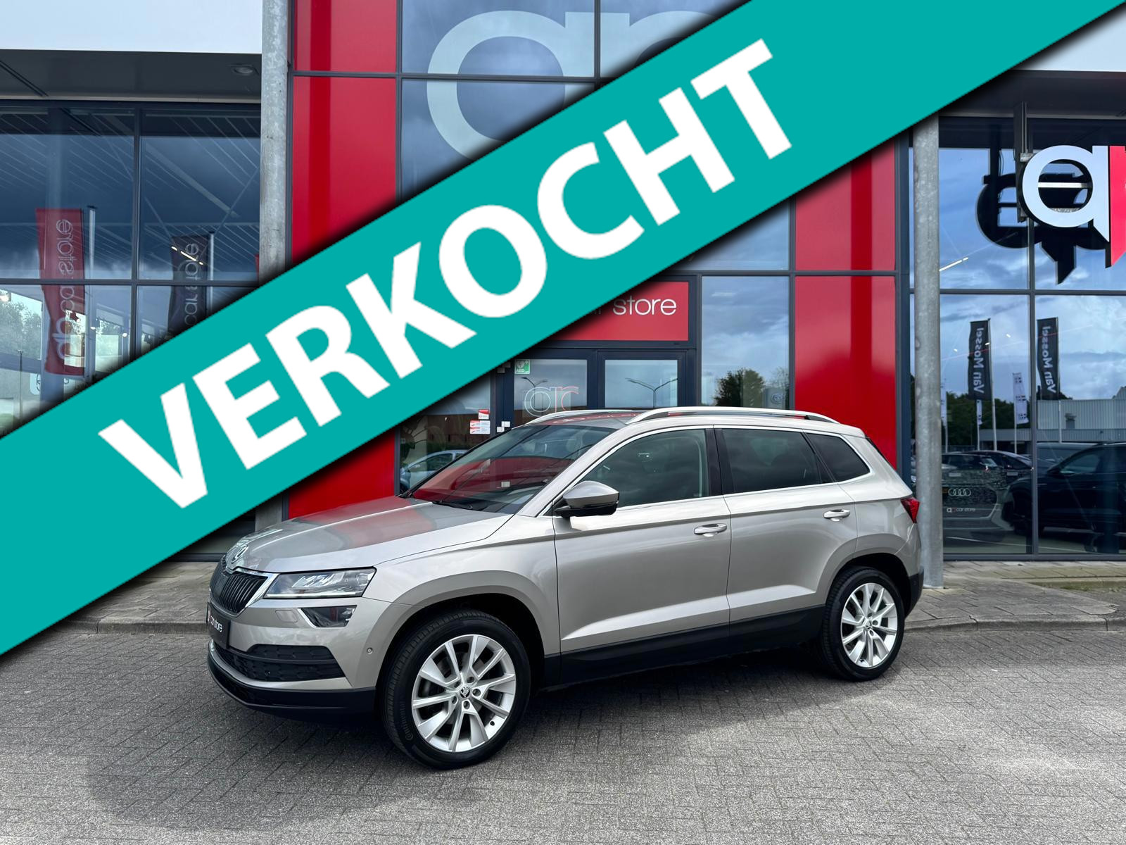 Skoda Karoq 1.5 TSI ACT Style Business Vol ! | 1e Eigenaar | Memory Seats | Adaptive Cruise | Camera | Parksens | Carplay | NAP | 2018 - voorkant
