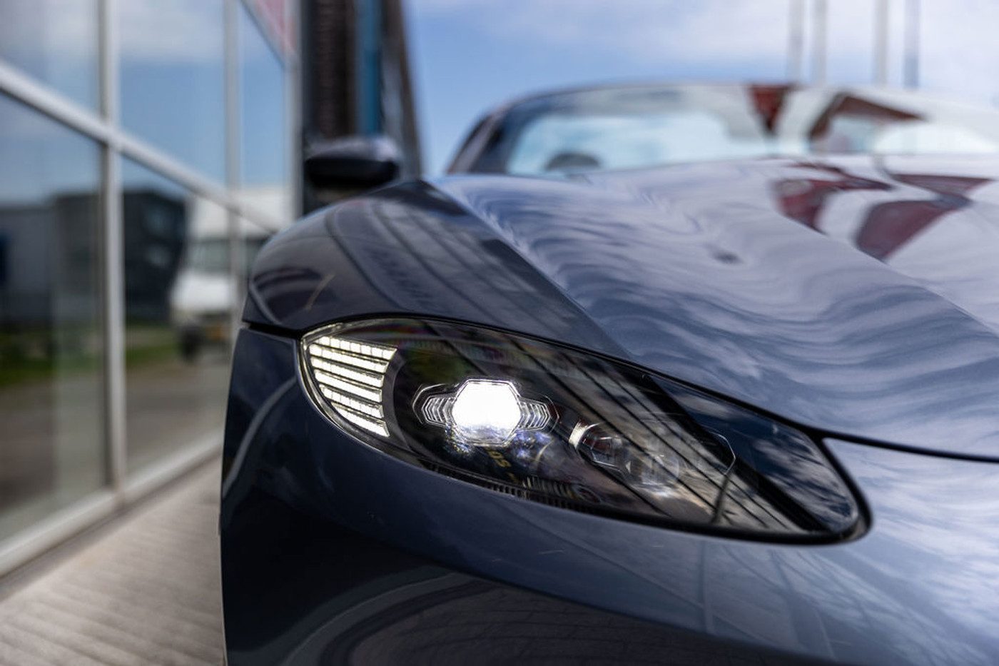 Foto van Aston Martin Vantage Roadster
