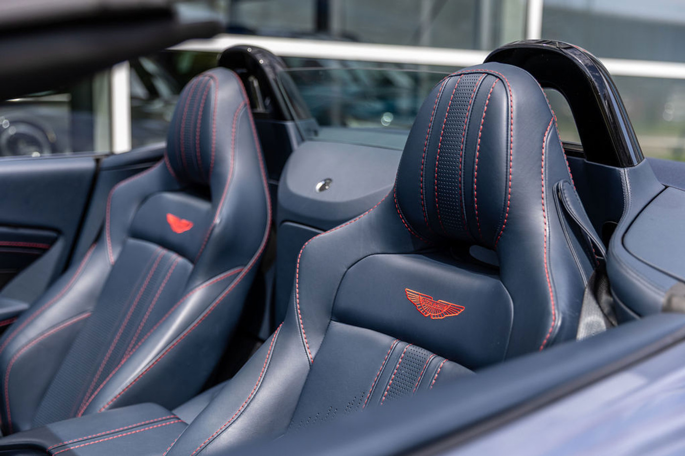 Foto van Aston Martin Vantage Roadster