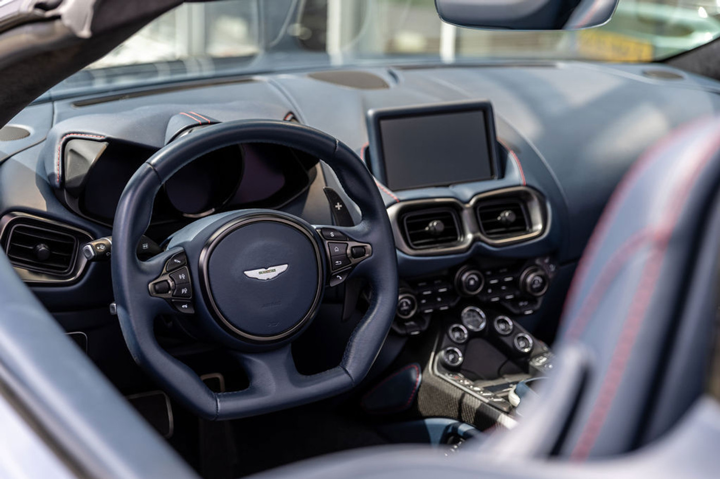 Foto van Aston Martin Vantage Roadster