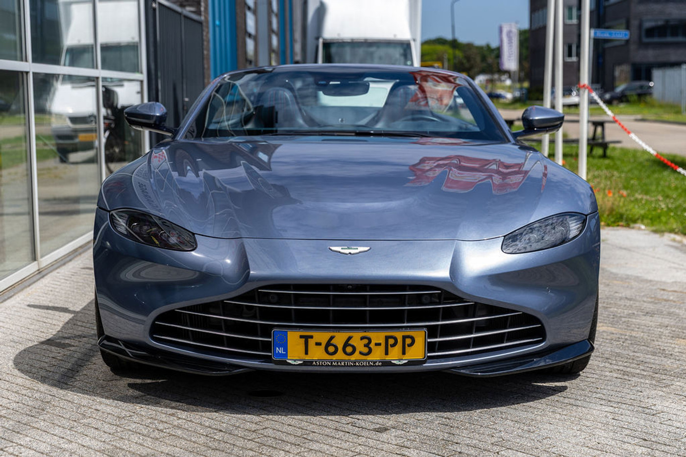 Foto van Aston Martin Vantage Roadster