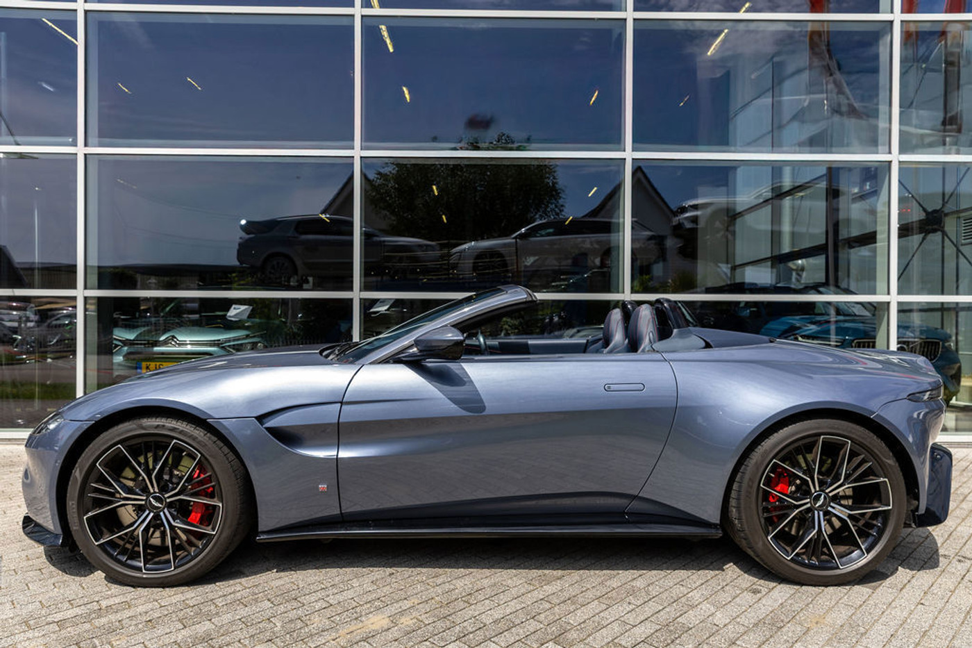 Foto van Aston Martin Vantage Roadster