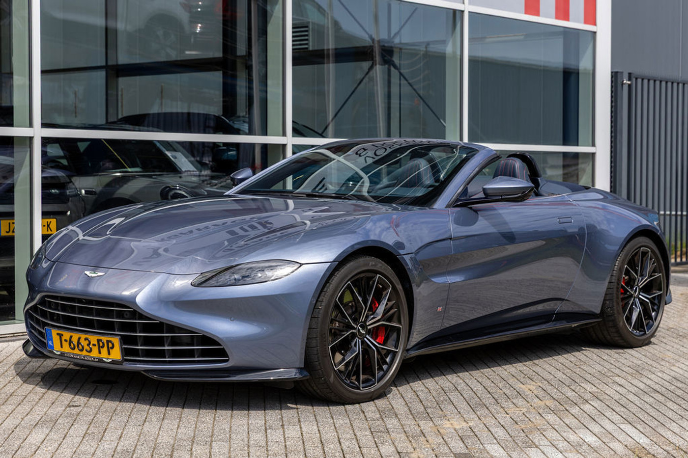 Foto van Aston Martin Vantage Roadster
