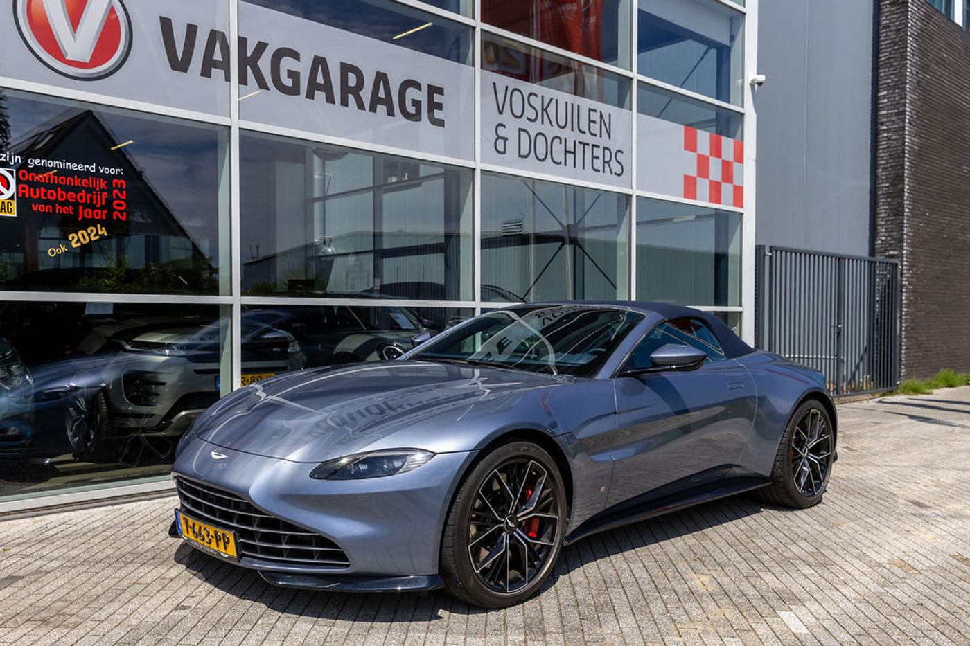 Foto van Aston Martin Vantage Roadster
