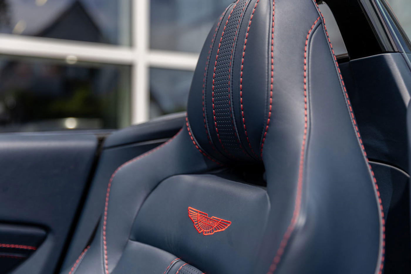 Foto van Aston Martin Vantage Roadster