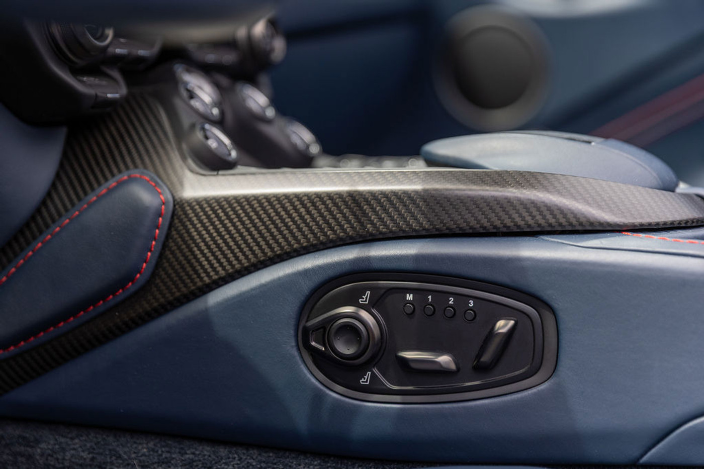 Foto van Aston Martin Vantage Roadster