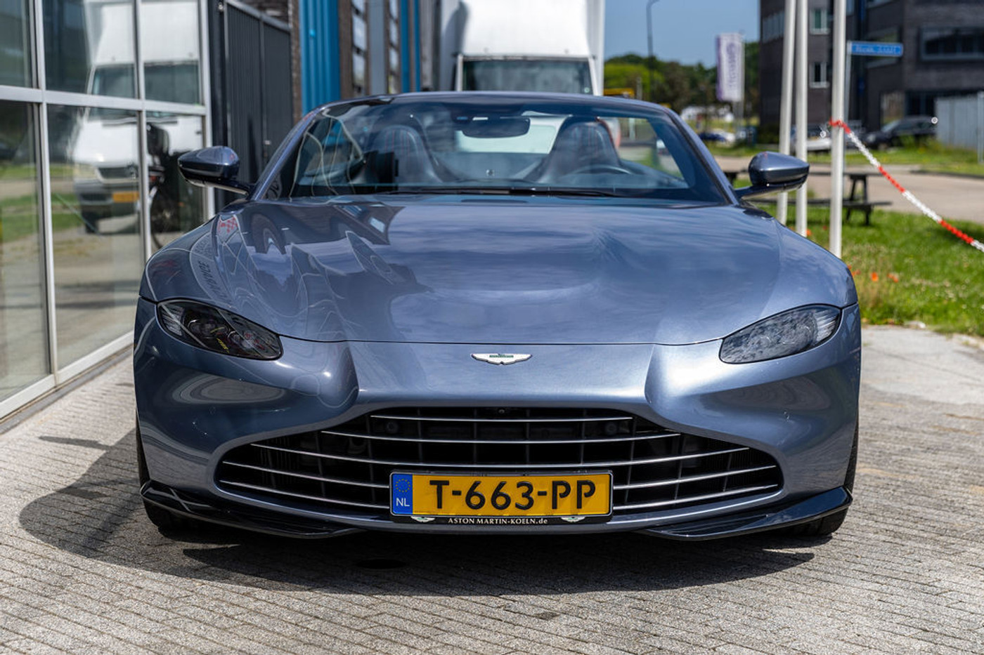 Foto van Aston Martin Vantage Roadster