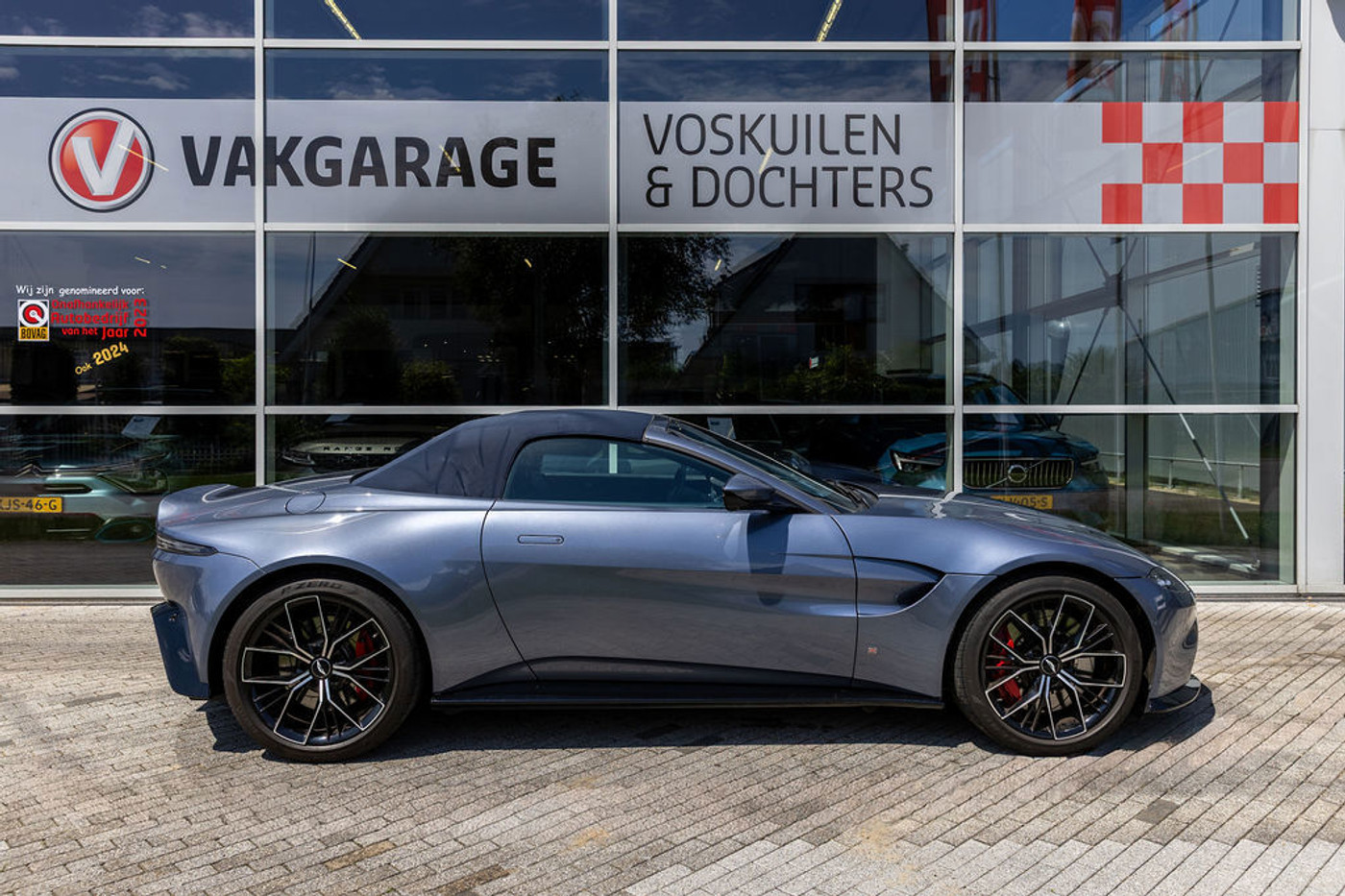Foto van Aston Martin Vantage Roadster