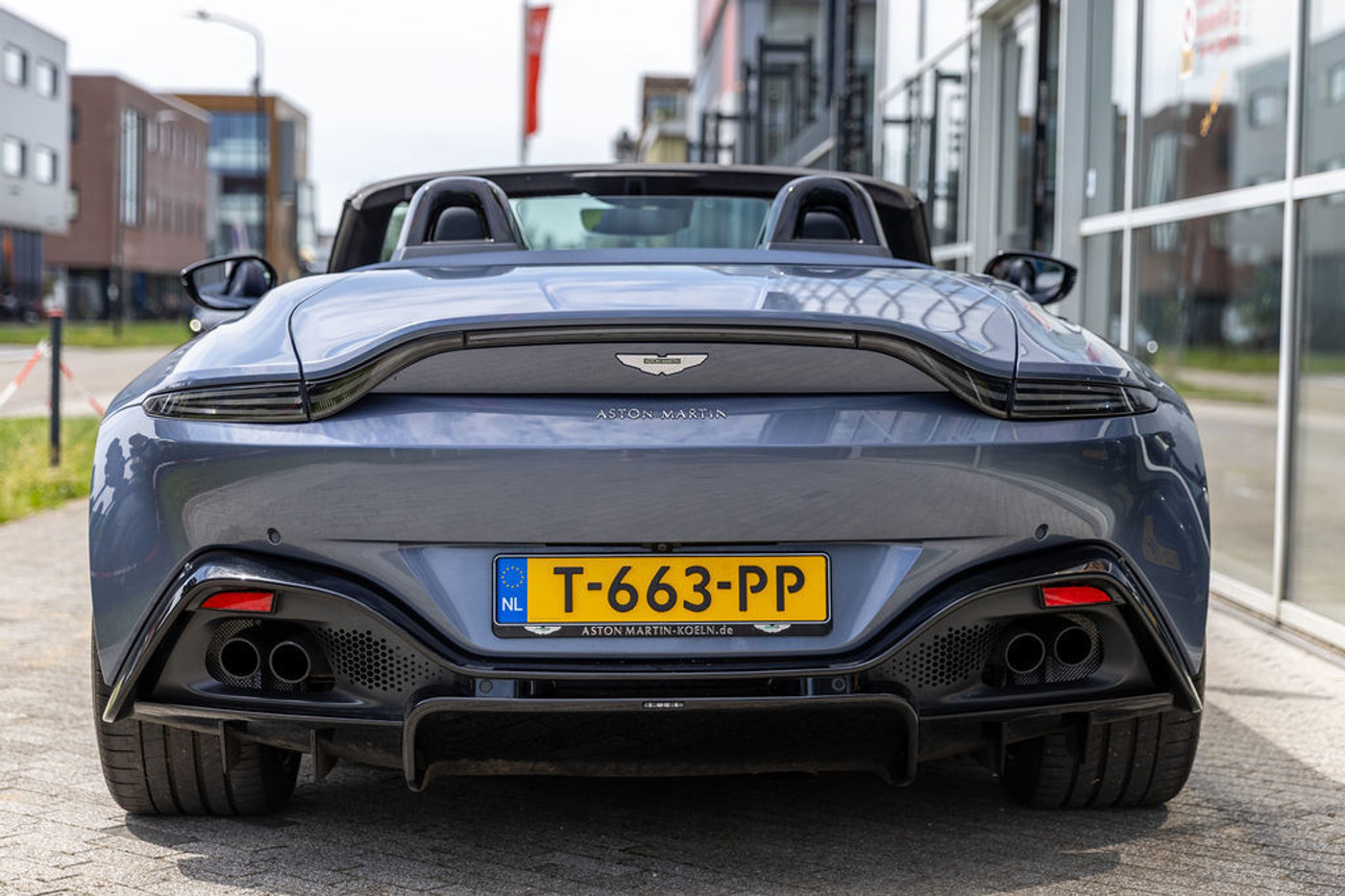 Foto van Aston Martin Vantage Roadster