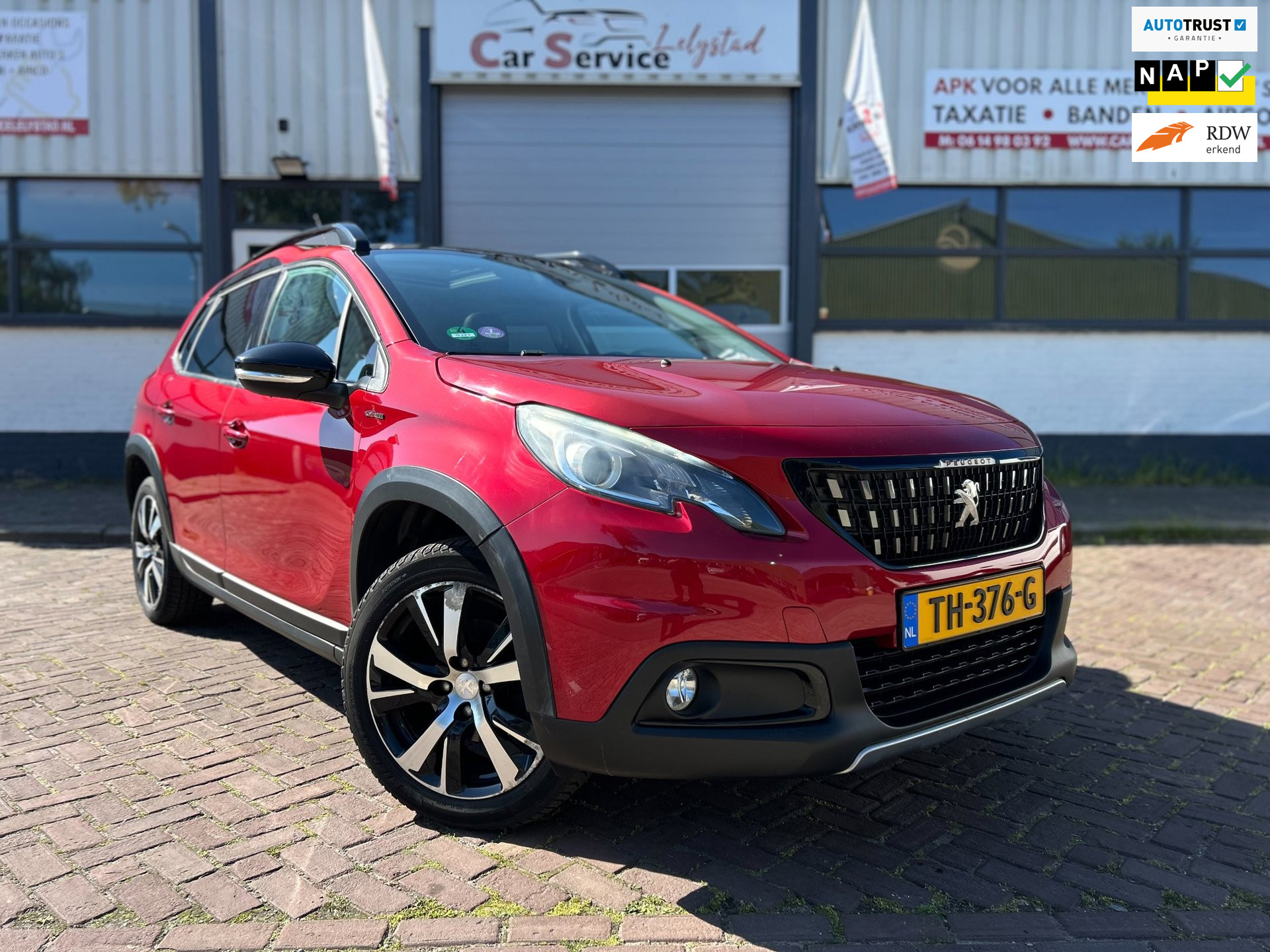 Peugeot 2008 1.2 PureTech GT-line Pano / Trekhaak / Navi / Clima 2018 - voorkant