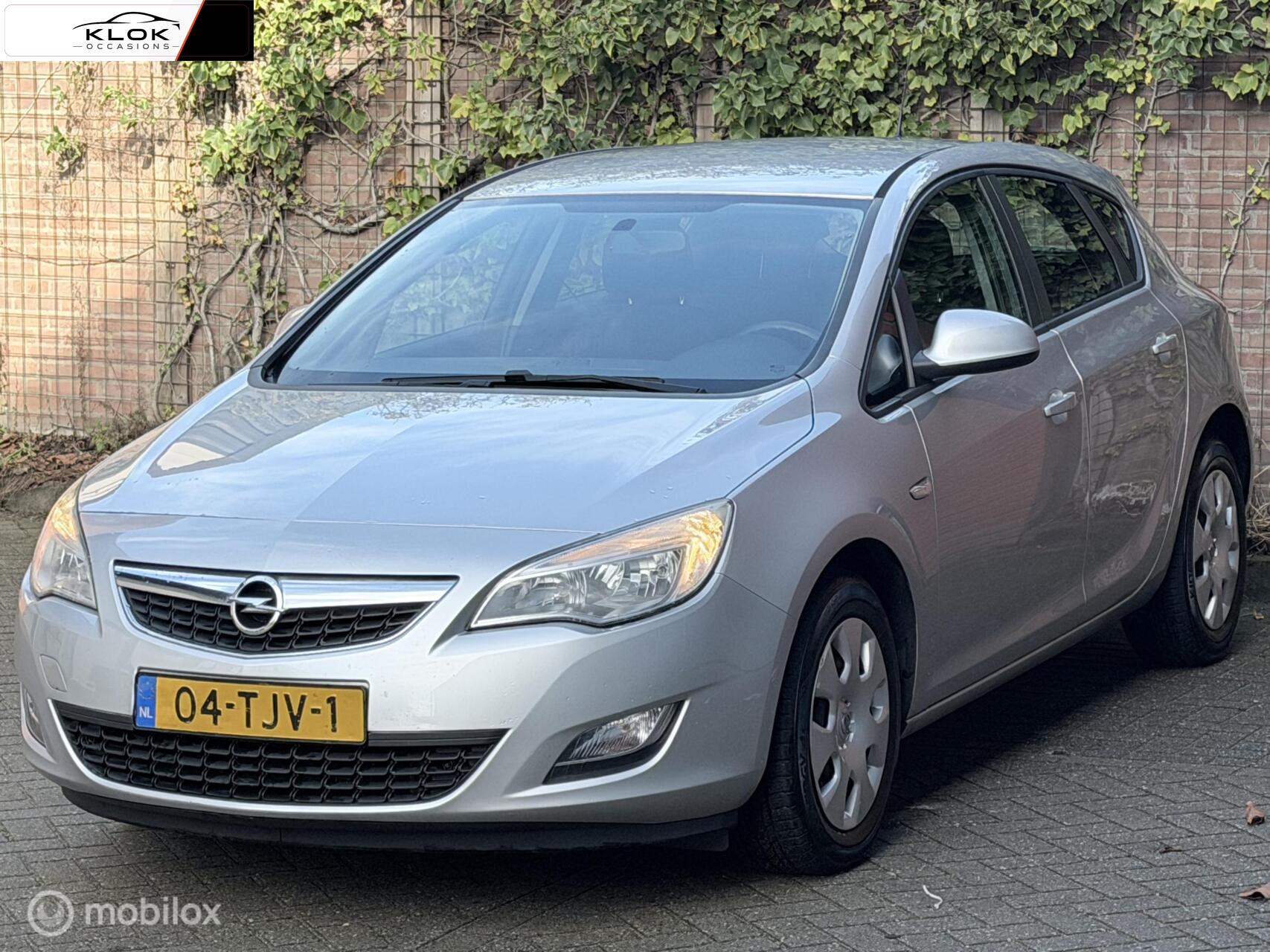 Opel Astra 1.4 Edition Cruise Airco New APK full service 2012 - voorkant