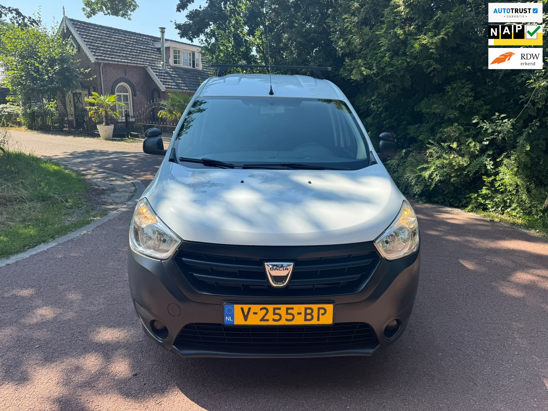 Dacia Dokker 1.6 MPI 100 Basic / Airco / Aux / NAP / Apk / Trekhaak 2016 - voorkant