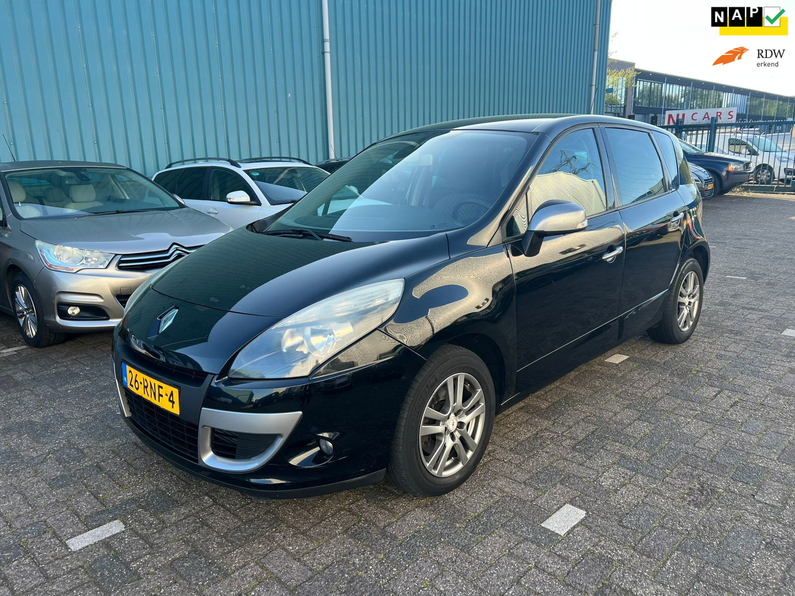 Renault Megane Scenic 1.5 dCi Parisienne AUTOMAAT rijdt super 2011 - voorkant