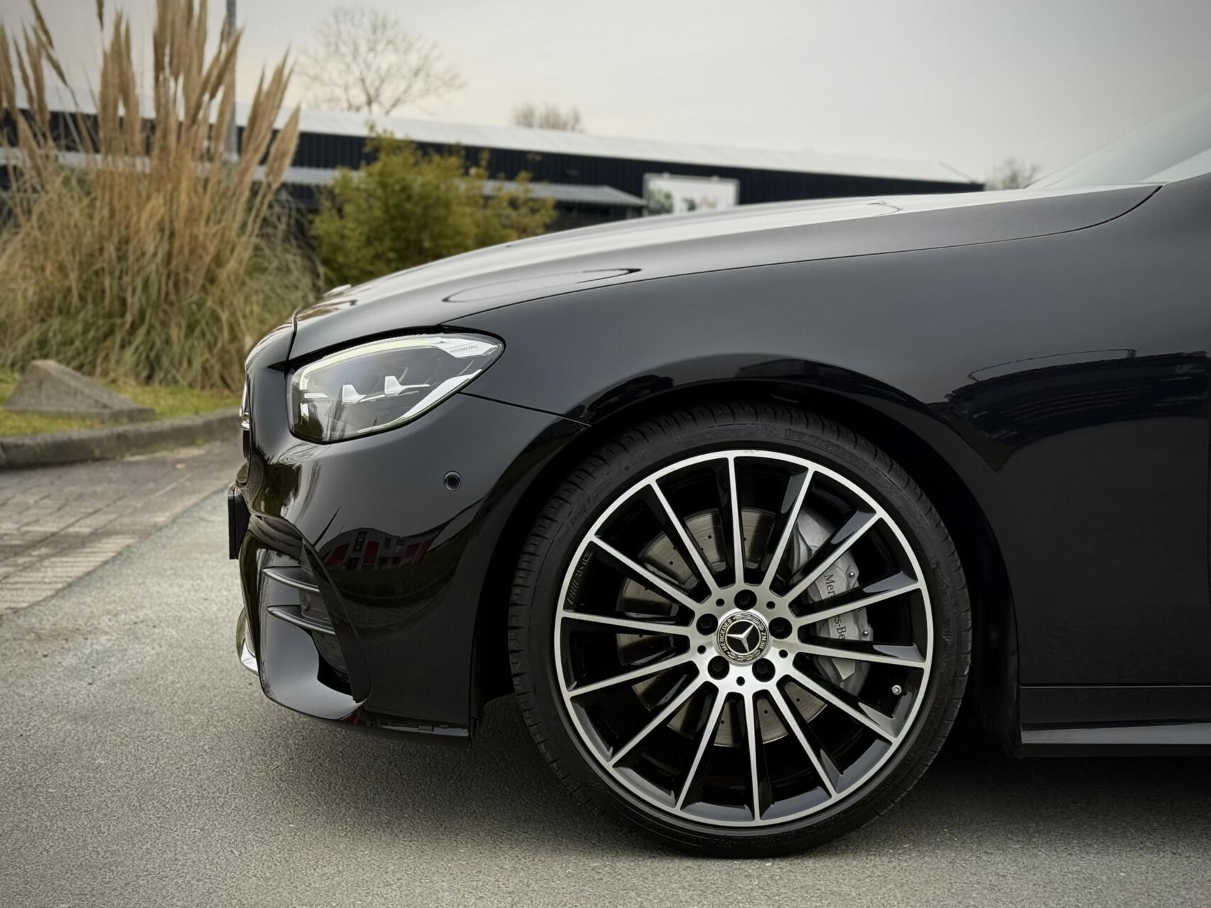 Foto van Mercedes-Benz E 300