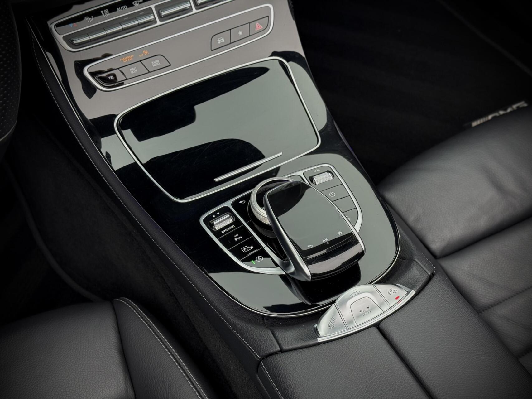 Foto van Mercedes-Benz E 300