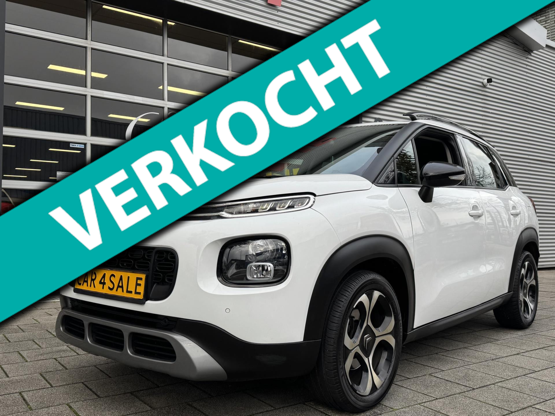 Citroen C3 Aircross 1.2 PureTech S&S Shine Navigatie I Airco I Sport velgen I LED I PDC / Achteruitrij camera I Dealer onderhouden 2020 - voorkant